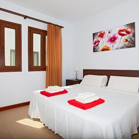 Sleeps 4 With Pool And Air Con Appartement Puerto Calero