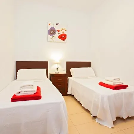 Sleeps 4 With Pool And Air Con